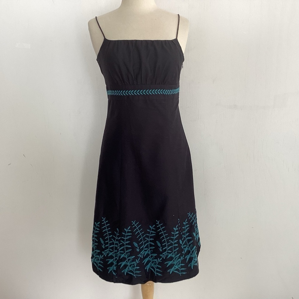 Ann Taylor black Y2K babydoll, milkmaid, spaghetti strap embroidered dress Sz 4